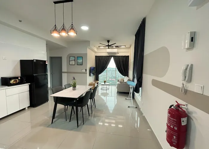 121 Residences By The Homez Near One Utama, Starling Mall, Atria