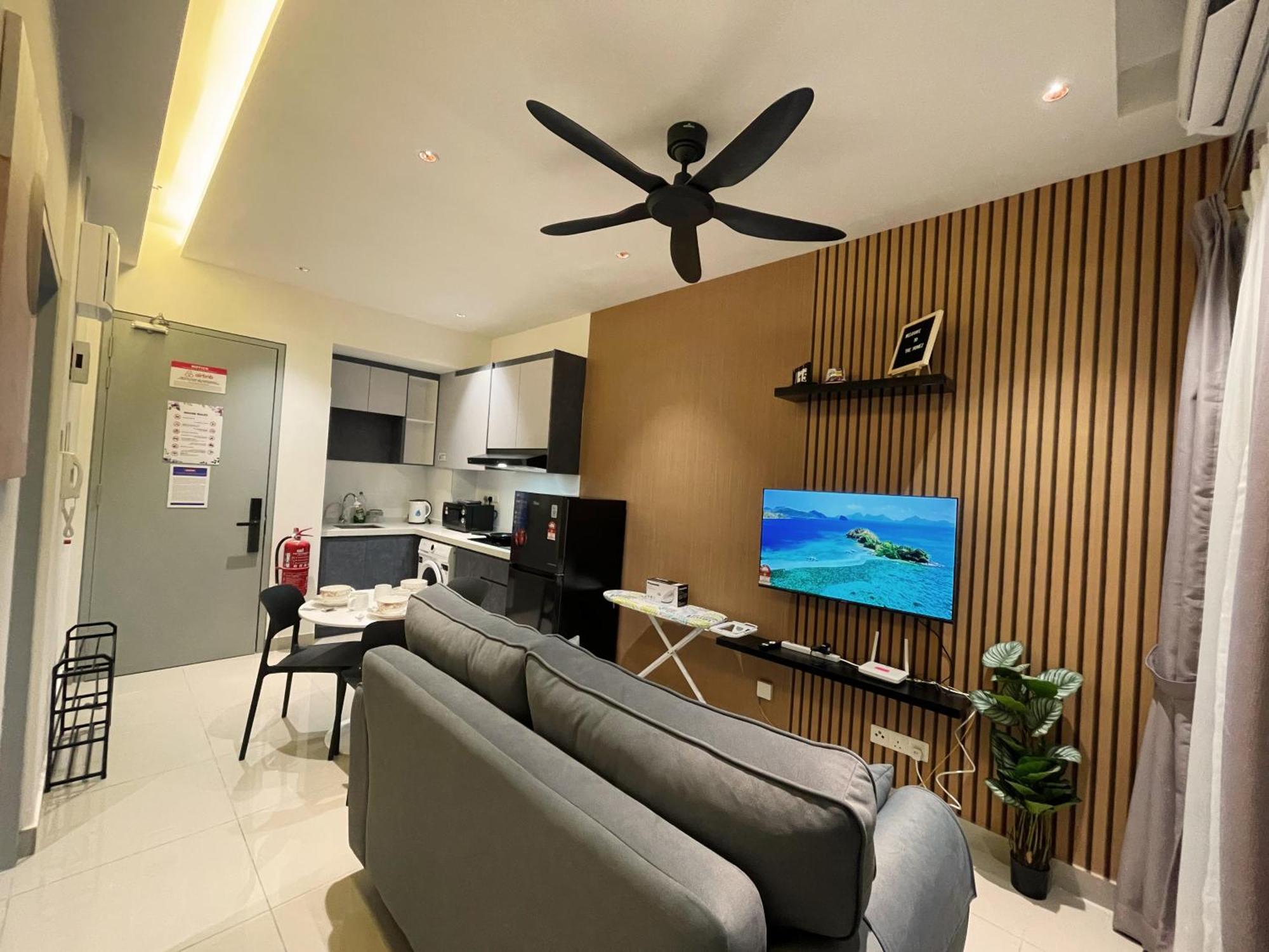 121 Residences By The Homez Near One Utama, Starling Mall, Atria