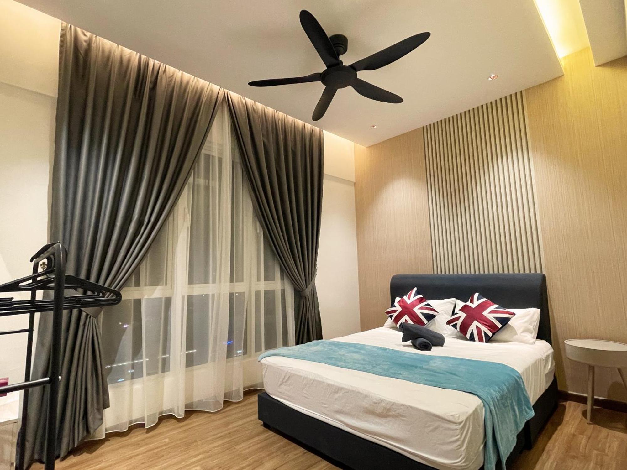 121 Residences By The Homez Near One Utama, Starling Mall, Atria