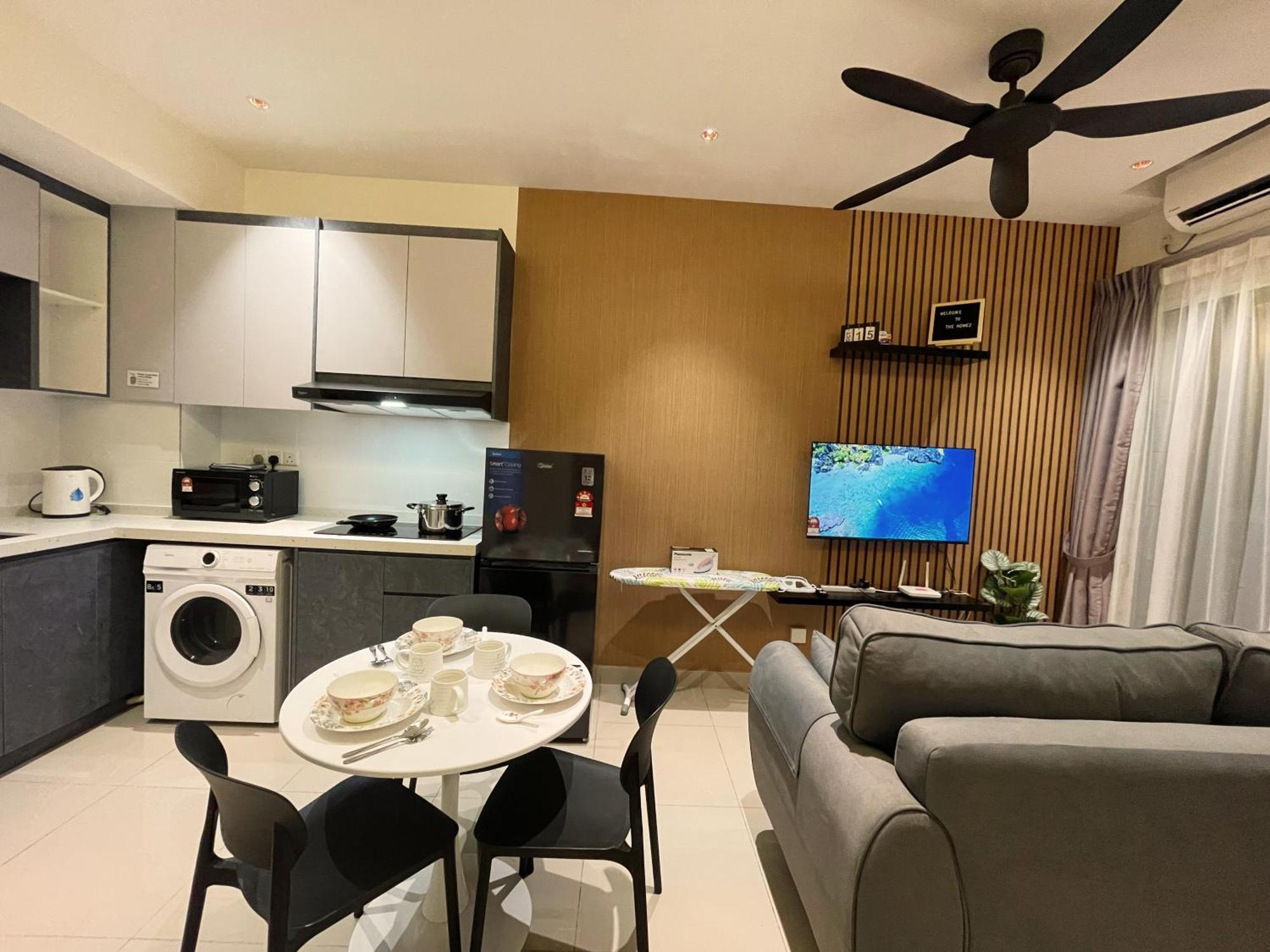 121 Residences By The Homez Near One Utama, Starling Mall, Atria