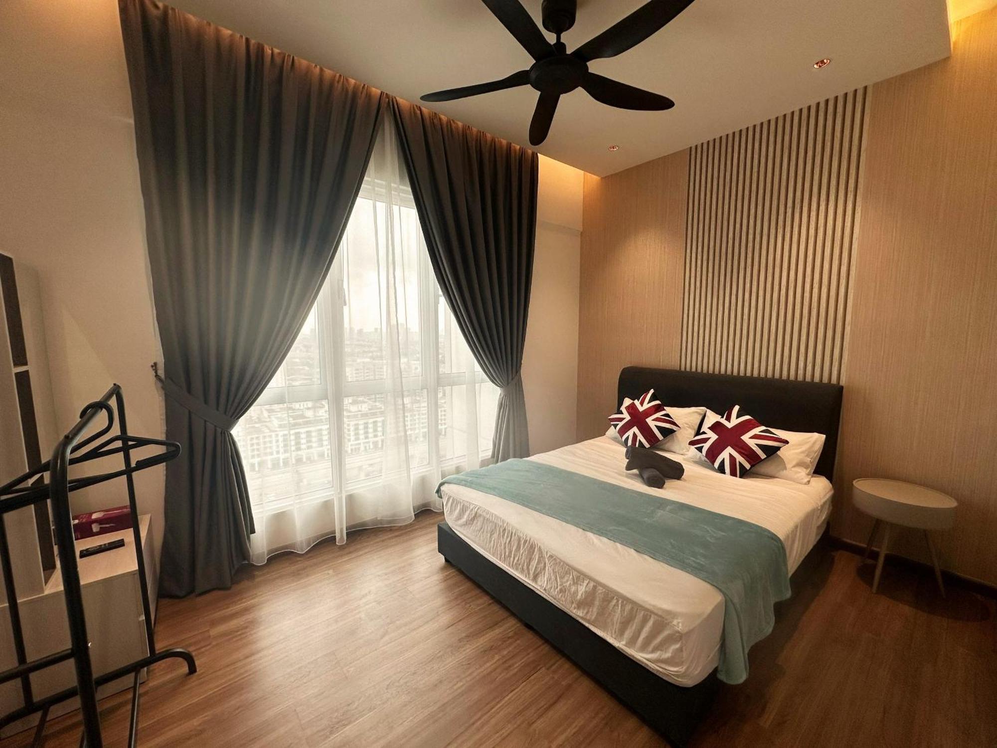 121 Residences By The Homez Near One Utama, Starling Mall, Atria Apartment