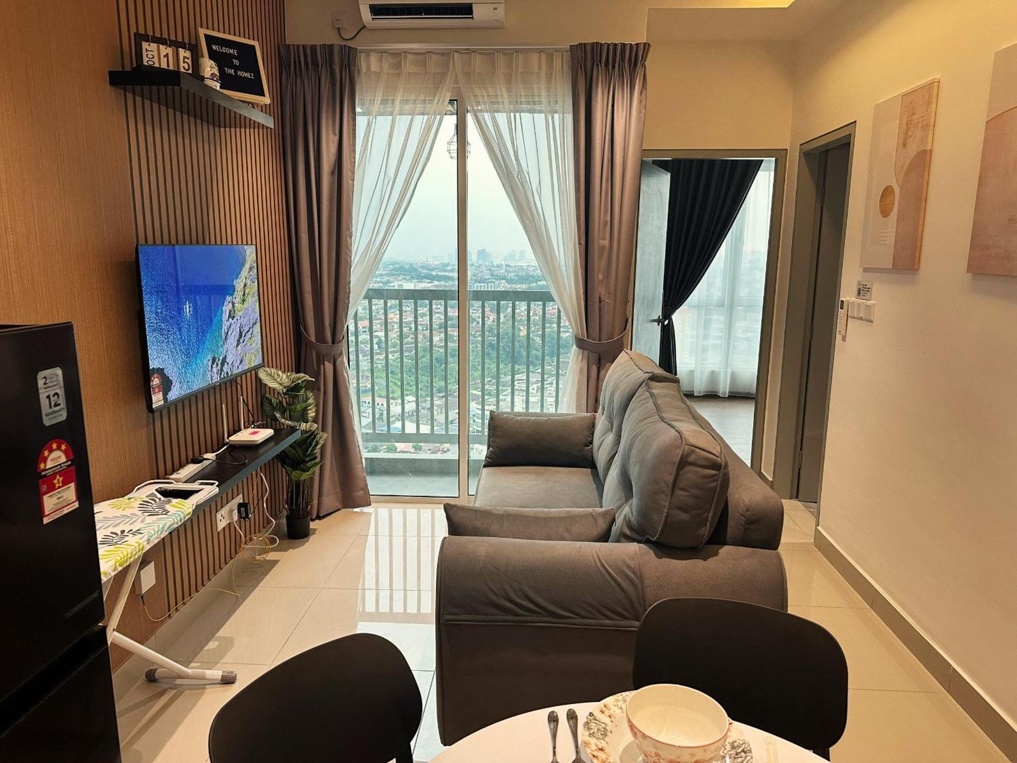 121 Residences By The Homez Near One Utama, Starling Mall, Atria Apartment *