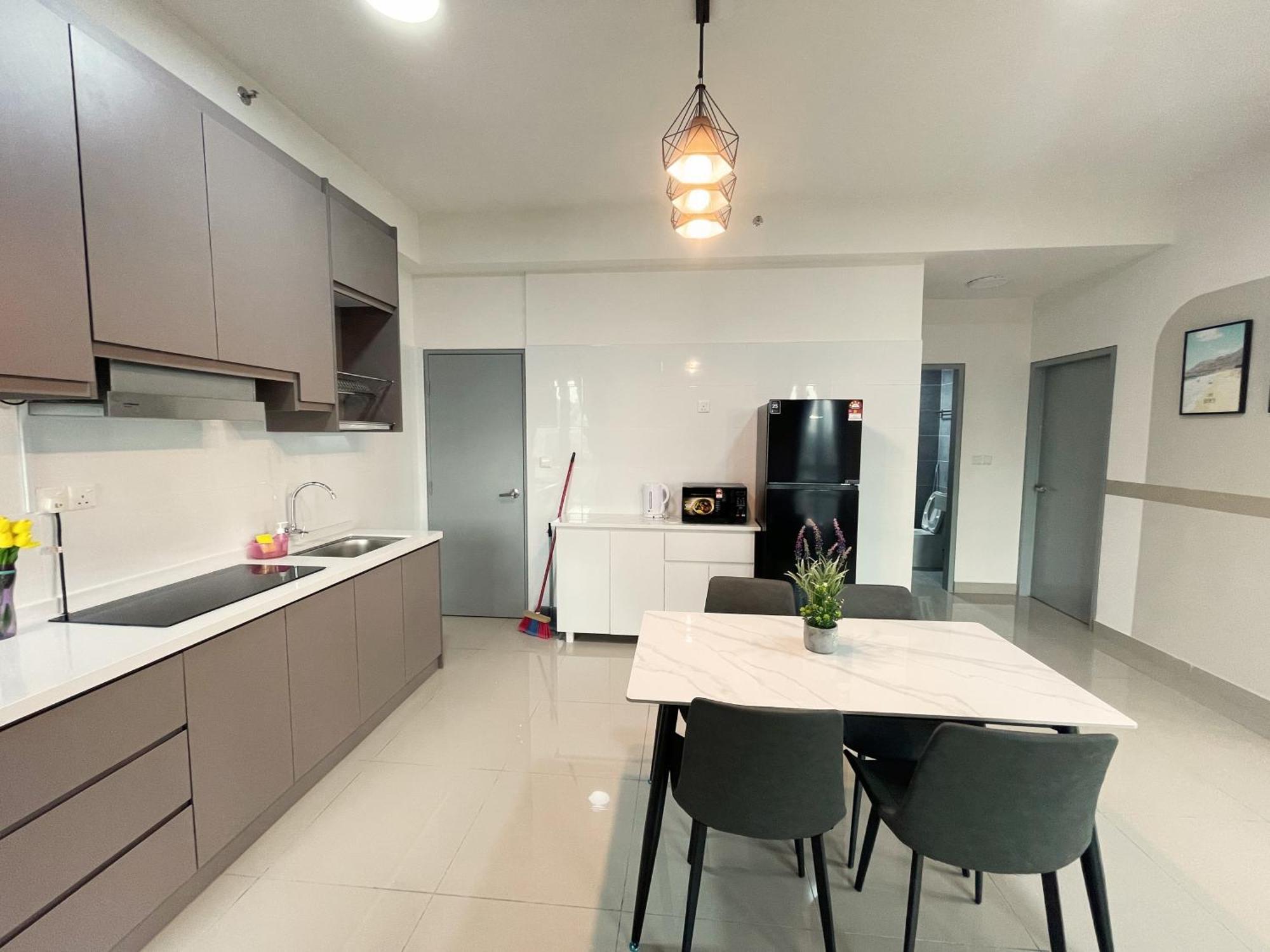 Apartment 121 Residences By The Homez Near One Utama, Starling Mall, Atria *