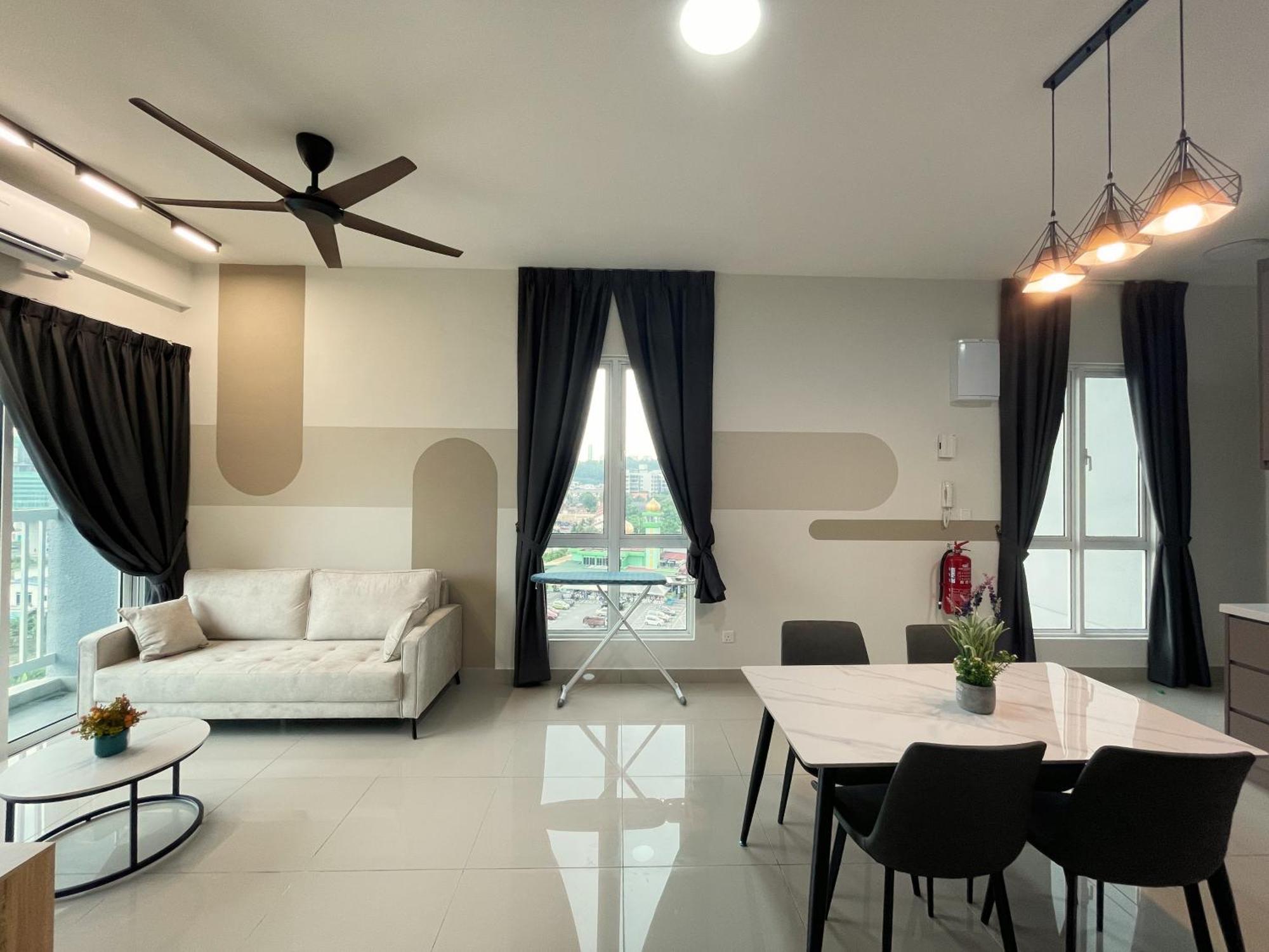 121 Residences By The Homez Near One Utama, Starling Mall, Atria *